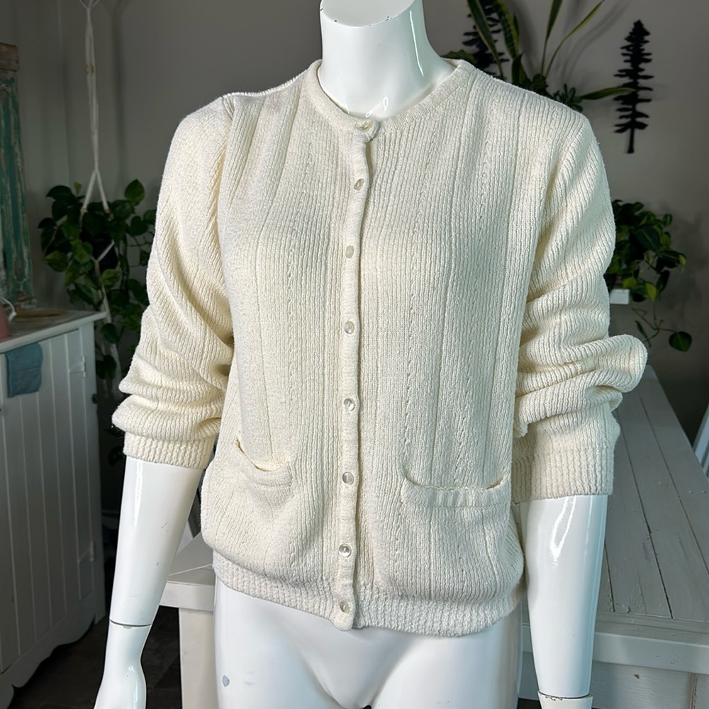 Vintage knit cardigan Cottage Core cream  coloured ladies size small